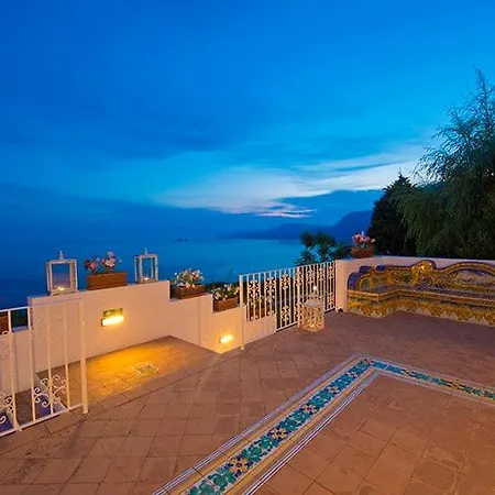 Villa Sleeps 6 Pool Air Con