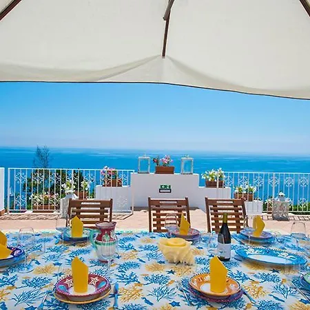 Sleeps 6 Pool Air Con *
