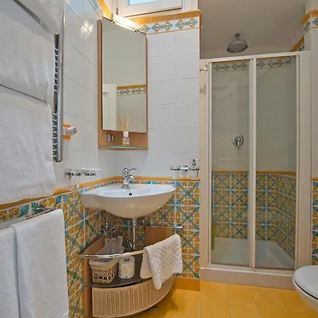 Villa Sleeps 6 Pool Air Con *