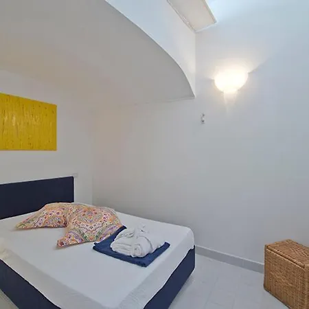 Sleeps 6 Pool Air Con