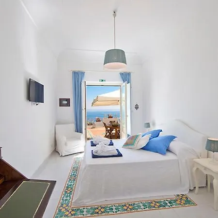 Villa Sleeps 6 Pool Air Con